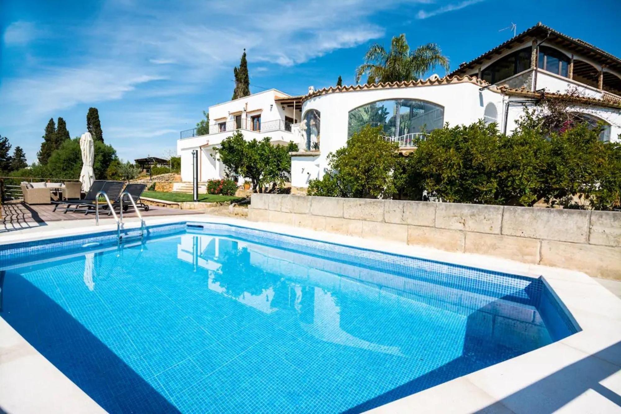 Ines Villa Búger